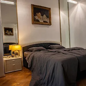 Basilica -quiet, Privat, Balcony, The Area Appartement